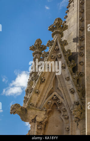 Le grotesque mur de pierre de St Mary the Virgin tour de l'église à Oxford Banque D'Images