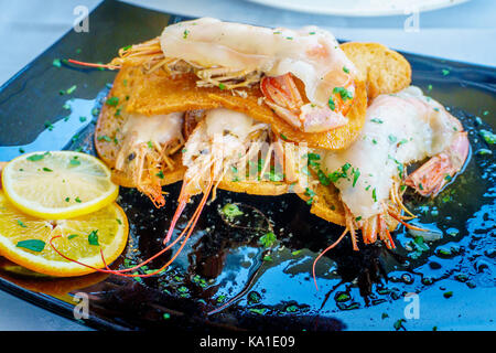 Un plat de crevettes grillées aux épices Banque D'Images