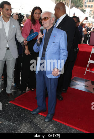 Charles Aznavour honoré avec étoile sur le Hollywood Walk of Fame avec : Charles Aznavour où : Hollywood, California, UNITED STATES Quand : 24 août 2017 Credit : fayesvision/wenn.com Banque D'Images