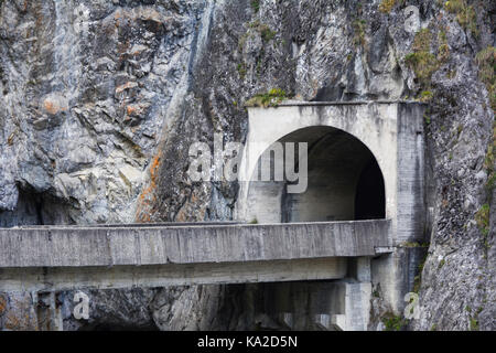 Tunnel au barrage du lac vidraru et, en Roumanie, pays d'Arges. Banque D'Images