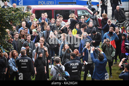 Berlin, Allemagne. Août 18, 2017 manifestants qui protestent. En dehors de la variante fuer deutschland (alternative pour l'Allemagne, l'AFD) élection parti à Berlin, Allemagne, le 24 septembre 2017 Crédit : Bernd von jutrczenka/dpa/Alamy live news Banque D'Images