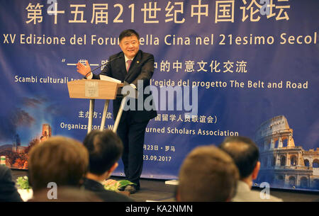 Rome, Italie. 29Th sep 2017. vice-président du comité permanent du Congrès national populaire de Chine Chen Zhu aborde la 15e édition de "la Chine au 21e siècle' forum à Rome, Italie, sur sept. 23, 2017. La 15e édition de 'la Chine au 21e siècle' forum s'est tenu ici le samedi. crédit : wang xingqiao/Xinhua/Alamy live news Banque D'Images