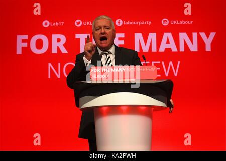 Le ​UK. 24 septembre 2017. Ian Lavery, de Chari le Parti du Travail donne un discours énergique lors de la conférence du parti travailliste à Brighton 2017 Credit : Rupert Rivett/Alamy Live News Banque D'Images