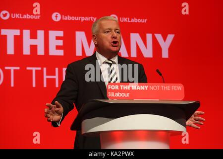 Le ​UK. 24 septembre 2017. Ian Lavery, de Chari le Parti du Travail donne un discours énergique lors de la conférence du parti travailliste à Brighton 2017 Credit : Rupert Rivett/Alamy Live News Banque D'Images