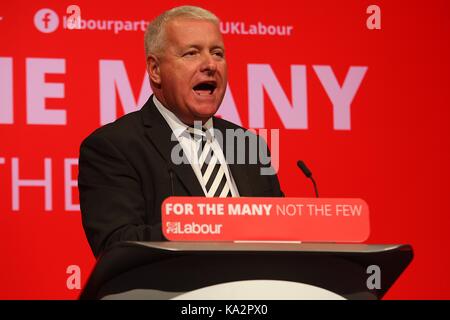 Le ​UK. 24 septembre 2017. Ian Lavery, de Chari le Parti du Travail donne un discours énergique lors de la conférence du parti travailliste à Brighton 2017 Credit : Rupert Rivett/Alamy Live News Banque D'Images