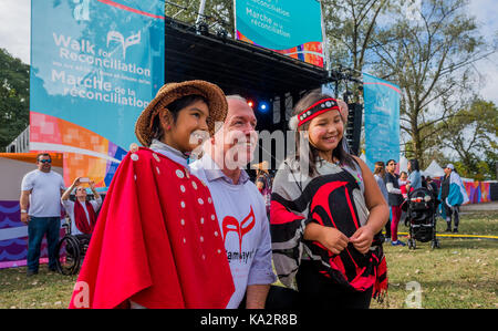 Vancouver, Canada. Sep 24, 2017. Le Premier Ministre de la Colombie-Britannique, John Horgan à la Marche pour la réconciliation, Vancouver, Colombie-Britannique, Canada. Crédit : Michael Wheatley/Alamy Live News Banque D'Images