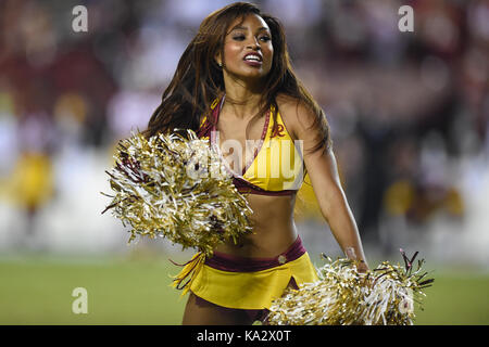 Landover, MD, USA. Sep 24, 2017. Un Redskin Washington effectue au cours de la cheerleader se rencontreront dimanche soir entre les Oakland Raiders et les Redskins de Washington à FedEx Field à Landover, MD. Credit : csm/Alamy Live News Banque D'Images