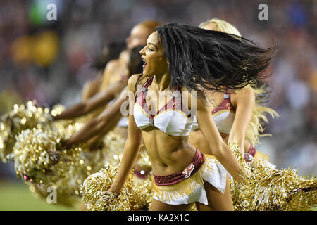 Landover, MD, USA. Sep 24, 2017. Washington Redskin cheerleaders effectuer pendant la nuit de dimanche se rencontreront entre les Oakland Raiders et les Redskins de Washington à FedEx Field à Landover, MD. Credit : csm/Alamy Live News Banque D'Images