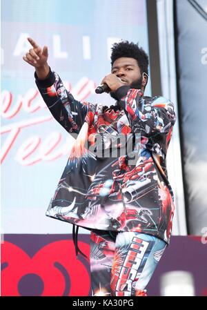 Khalid sur scène pour iheartradio music festival et le village - sat, T-Mobile Arena, Las Vegas, NV le 23 septembre 2017. Photo par : ja/everett collection Banque D'Images