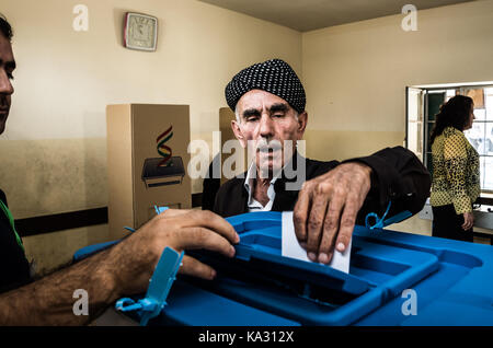 Erbil, Irak. 24 sep, 2017. L'ajout d'un vote dans le référendum pour l'indépendance kurde à Erbil, dans le Kurdistan iraquien, 25 septembre 2017 Credit : Elizabeth fitt/Alamy live news Banque D'Images