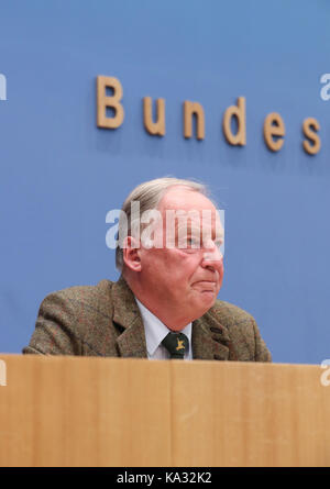 Berlin, Allemagne. 25 septembre, 2017. alternative für Deutschland (AFD) parti candidat à l'élection générale alexander gauland assiste à une conférence de presse après l'élection générale à Berlin, capitale de l'Allemagne, sur sept. 25, 2017. Avec tous les votes comptés, résultats officiels sur tôt lundi a confirmé que l'Allemagne n'est autre fuer deutschland (AFD) a été élu au parlement fédéral pour la première fois. crédit : shan yuqi/Xinhua/Alamy live news Banque D'Images