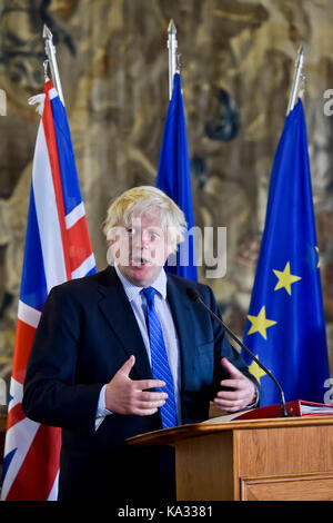 Prague, République tchèque. 25 septembre, 2017. secrétaire d'Etat britannique aux affaires étrangères et du Commonwealth, Boris Johnson rencontre le ministre tchèque des affaires étrangères, Lubomir Zaoralek (pas sur la photo) pour discuter de questions géopolitiques actuelles et brexit à Prague, en République tchèque, le lundi 25 septembre 2017. crédit : vit simanek/ctk photo/Alamy live news Banque D'Images