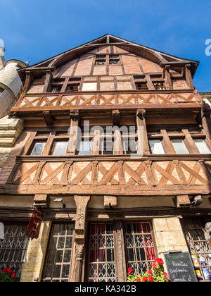 Extérieur de 'la maison rouse' restaurant, Chinon, France. Banque D'Images