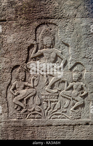 Sculptures APSARA, sculptures de bas-relief, dans le temple de Bayon, Angkor Thom, Angkor, Siem Reap, Cambodge Banque D'Images
