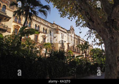 Façade de l'hôtel historique d'Alphonse XIII à Séville, Espagne Banque D'Images