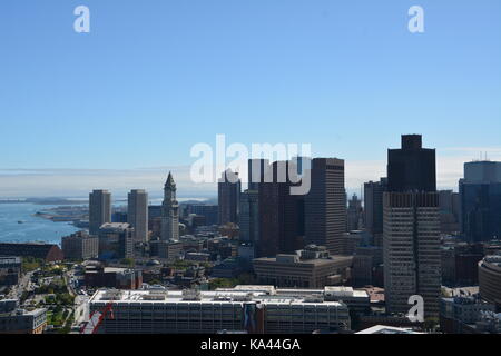 Une vue sur le centre-ville de Boston, du haut d'un gratte-ciel dans le West end Banque D'Images