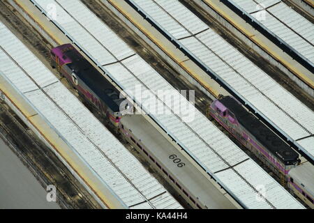 Trains à la gare du nord, dans les plates-formes boston vu de dessus. Banque D'Images