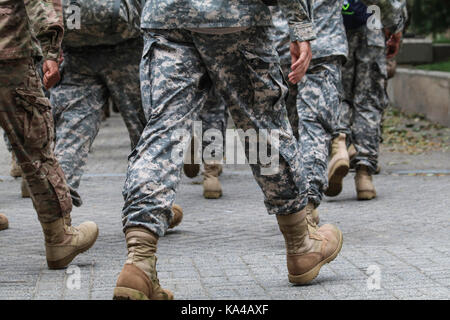 Les jambes de la marche de l'armée Banque D'Images