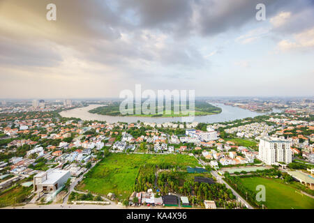 Vue panoramique de l'île de thanh da, Ho Chi Minh Ville (Saigon) aka dans le coucher du soleil par objectif fisheye, Vietnam. Banque D'Images