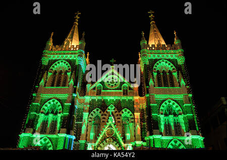 Le Mont illuminé mary church, festival de Noël, Bandra, Mumbai, Maharashtra, Inde, Asie Banque D'Images