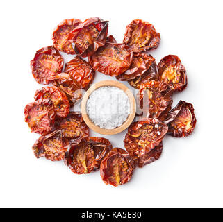Les tomates séchés sel et isolé sur fond blanc. Banque D'Images