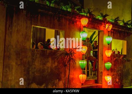 Hoi An, Vietnam - mars 17, 2017 : lanternes traditionnelles store à Hoi An, Vietnam, l'ancienne ville de Hoi An est reconnu comme site du patrimoine mondial par l'UNESCO Banque D'Images