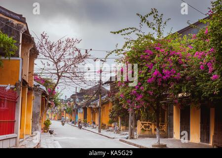 Hoi An, Vietnam - mars 19, 2017 : matin dans l'ancienne ville de Hoi An Banque D'Images