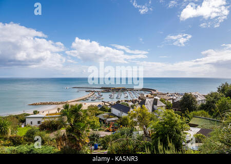 Vue panoramique de la baie de Lyme, au Cobb et le port à Lyme Regis, une ville côtière dans la région de West Dorset sur la côte de la Manche à la frontière-Devon Dorset Banque D'Images