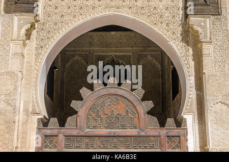 Medersa Bou Inania, célèbre exemple de l'architecture et une maranid site touristique populaire, FES, Maroc, afrique du nord. Banque D'Images