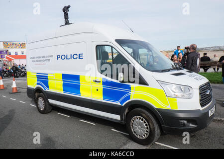 Reconnaissance faciale,Police,unité,tournage,, d'une caméra et d'appareil,mobile,van.At,Elvis,Festival, Festival Elvis Porthcawl,,Bridgend,county,France Pays de Galles,UK,Royaume-uni,Europe, Banque D'Images