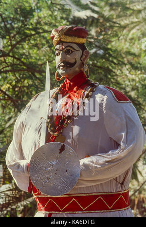 Les figures en papier mâché ram navami soldat festival, Mumbai, Maharashtra, Inde, Asie Banque D'Images
