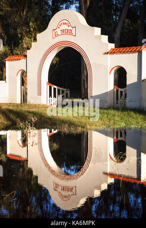 Entrée d'un 'traditionnel'. Estancia Las Flores, l'Argentine. Banque D'Images