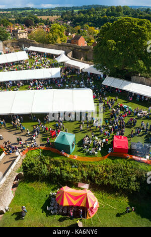 Le 2017 Ludlow Food Festival vu de la grande tour. Banque D'Images