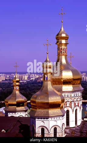 Coupoles dorées de la cathédrale de la Dormition, Laure de Pechersk de Kiev, Kiev, Ukraine. Banque D'Images