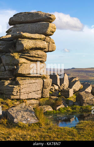 Les affleurements de granit à grand Tor discontinues, Dartmoor National Park, Devon, Royaume-Uni en septembre Banque D'Images