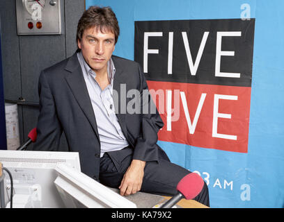 John inverdale photographié à la BBC Five Live studio Banque D'Images