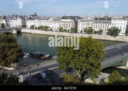 Vue générale de la seine vu les banques de l'Institut du Monde Arabe (IMA), toit, Paris, France Banque D'Images