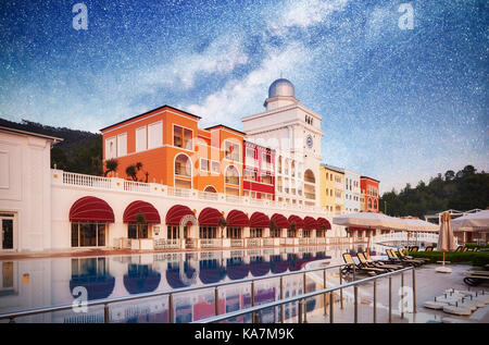 Tekirova Turquie - 25 avril 2017 : piscine et plage de l'hôtel de luxe. type complexe de divertissement. amara dolce vita luxury hotel. resort. tekirova - kemer turquie. Banque D'Images