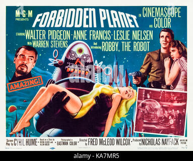 Planète interdite (1956) réalisé par Fred McLeod Wilcox et avec Walter Pidgeon, Anne Francis, et Leslie Nielsen. Un navire étoiles étudie une colonie qui a perdu le contact et se retrouve face à face avec la puissance de l'id. Banque D'Images