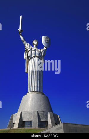 Mère Patrie, Kiev, Ukraine. Les 2 plus grands statue en Europe, la plus grande statue 7 dans le monde. Banque D'Images