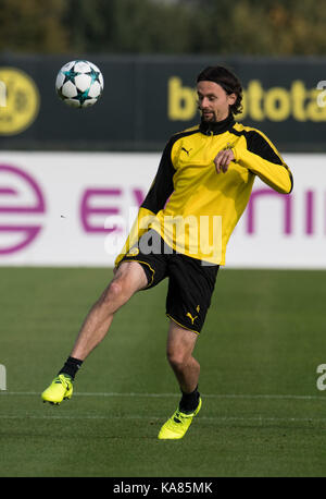 Dortmund, Allemagne. 25 septembre, 2017. du Borussia Dortmund neven subotic participe à une session de formation à Dortmund, en Allemagne, le 25 septembre 2017. Borussia Dortmund joue contre le real madrid en ligue des champions phase de groupes match le 26 septembre 2017. crédit : Bernd thissen/dpa/Alamy live news Banque D'Images