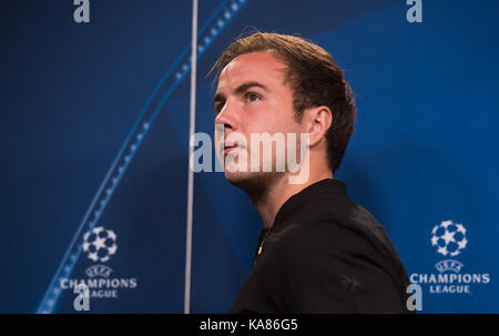 Dortmund, Allemagne. 25 septembre, 2017. dortmund's mario goetze arrive pour la conférence de presse dans le Signal Iduna Park de Dortmund, Allemagne, 25 septembre 2017. Borussia Dortmund joue contre le real madrid en ligue des champions phase de groupes match le 26 septembre 2017. crédit : Bernd thissen/dpa/Alamy live news Banque D'Images