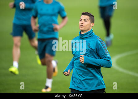 Dortmund, Allemagne. 25 septembre, 2017. Madrid Christiano Ronaldo participe à une session de formation à Dortmund, en Allemagne, le 25 septembre 2017. real madrid joue contre le Borussia Dortmund en ligue des champions phase de groupes match le 26 septembre 2017. crédit : Bernd thissen/dpa/Alamy live news Banque D'Images