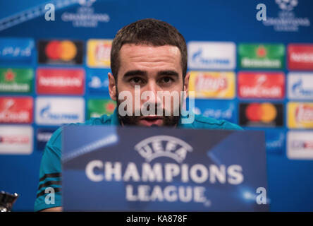 Dortmund, Allemagne. 25 septembre, 2017. Madrid daniel carvajal parle lors de la conférence de presse dans le Signal Iduna Park de Dortmund, Allemagne, 25 septembre 2017. real madrid joue contre le Borussia Dortmund en ligue des champions phase de groupes match le 26 septembre 2017. crédit : Bernd thissen/dpa/Alamy live news Banque D'Images