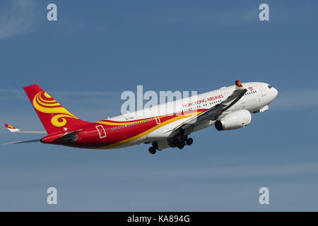 Richmond, Colombie-Britannique, Canada. 29Th sep 2017. un hong kong airlines Airbus A330-200 (b-lnl) wide-body avion de ligne décolle de l'aéroport international de Vancouver. crédit : bayne stanley/zuma/Alamy fil live news Banque D'Images