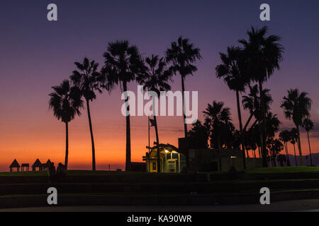 Coucher du soleil sur la plage de Venice, Los Angeles, donnant sur l'Océan Pacifique Banque D'Images