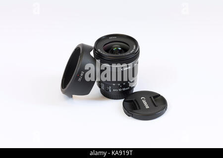 Canon EF-S 10-18mm f 4.5-5.6 est stm avec cap et capot Banque D'Images