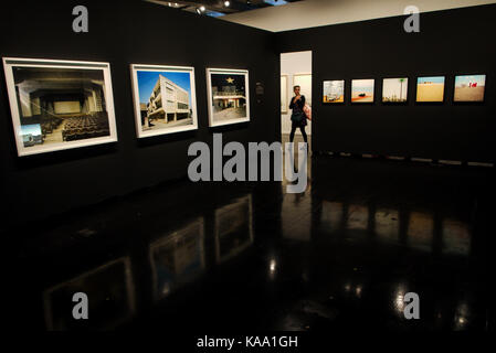 Institut du Monde Arabe (IMA) abrite la deuxième Biennale de la photographie dans le monde arabe contemporain, paris france Banque D'Images