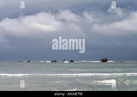 Les mers de Conset Rocky Bay sur la côte est de la Barbade Banque D'Images