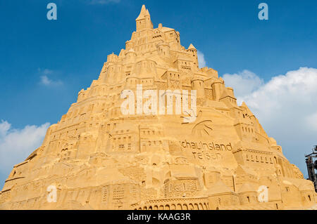 Château de sable de rupture record qui a gagné une entrée dans le Guiness Book des Records en Parc Landschafts Duisburg Nord, l'Allemagne, 2017, Banque D'Images